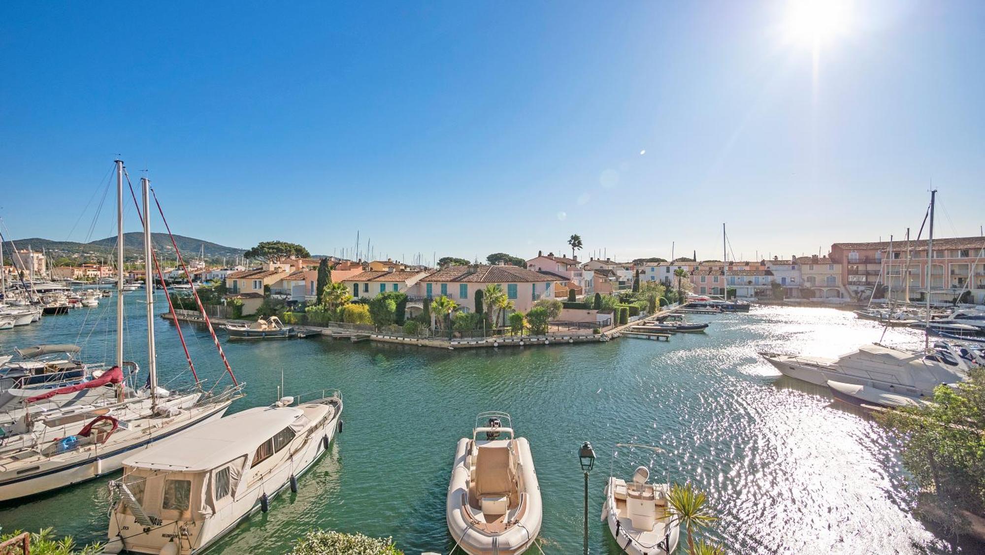 Casa Nostra, Port-Grimaud, Vue Sur Les Canaux Exterior foto